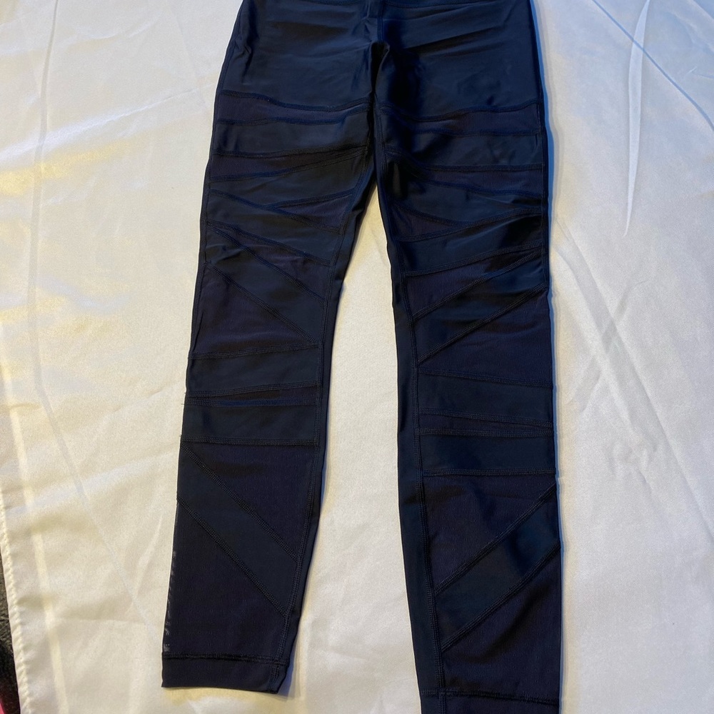 LULULEMON TechMesh ** Discontinued ** Wunder Under - Picture 2 of 11